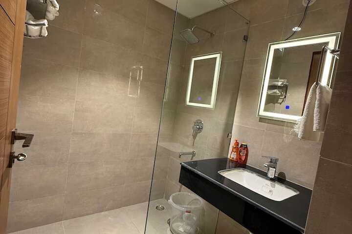 Room 14 of 18