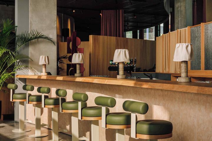 Lounge 88 of 100