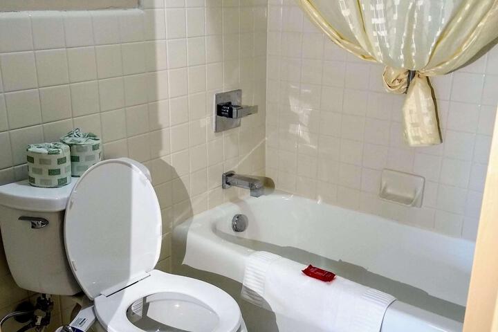 1 King Bed High Speed Internet Accessible Microwave and Refrigerator Flat Screen Televis (5 of 7)