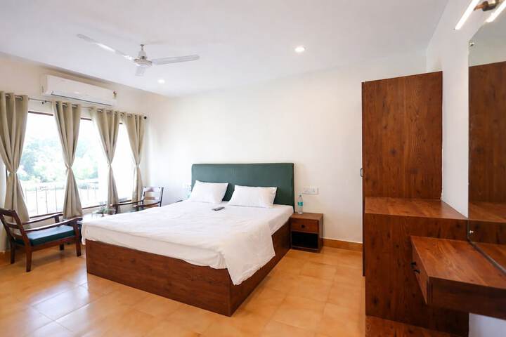 Room 3 of 7