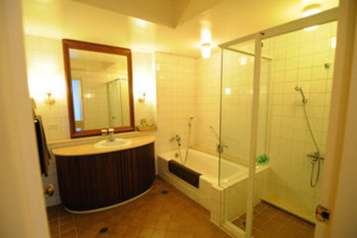 Room 4 of 64