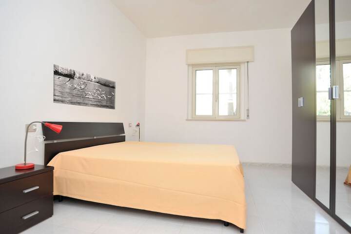 Room 6 of 63