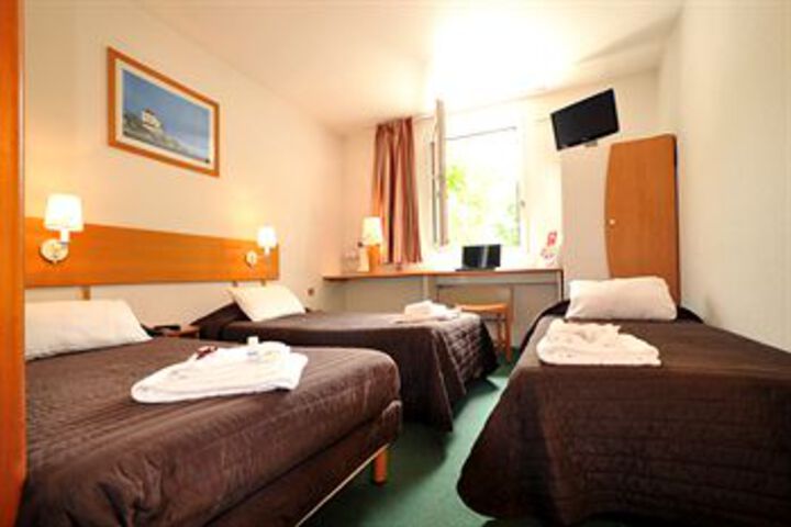 Room 12 of 27