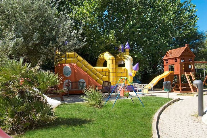 Children's play area - outdoor