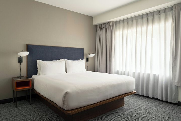Room 10 of 37