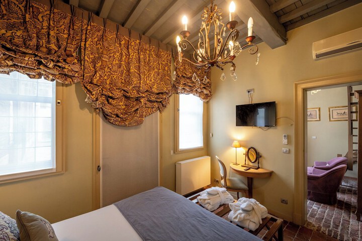 Room 44 of 128