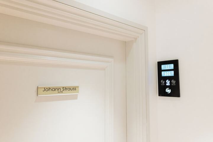 Room 11 of 65