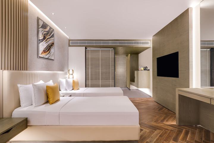 Room 27 of 85