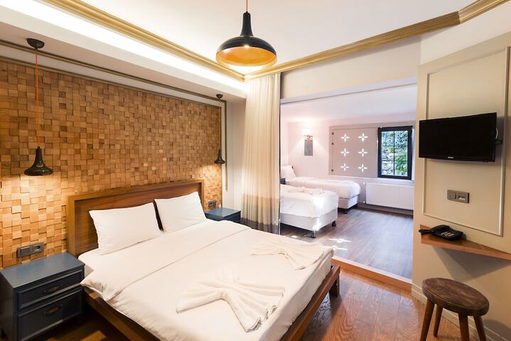 Room 6 of 36