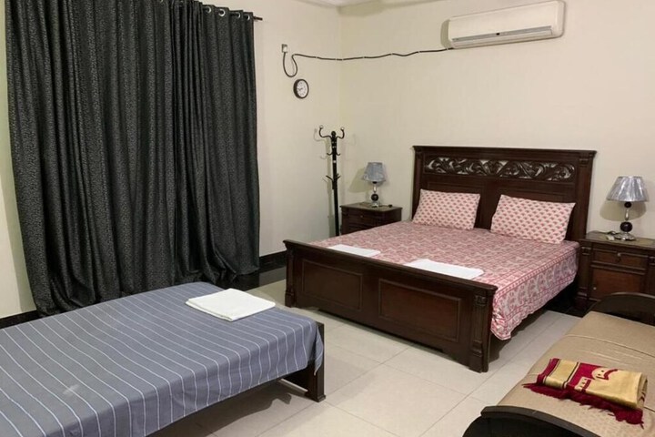 Room 6 of 25