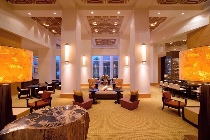 Lounge 106 of 131