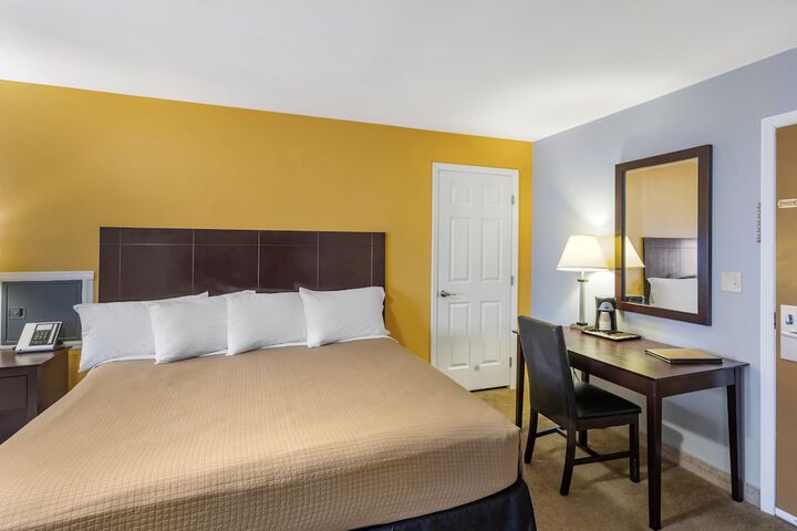 Room 9 of 14