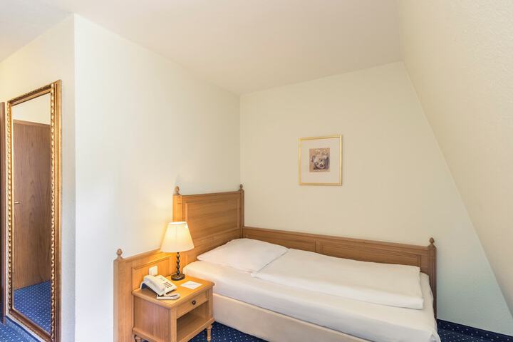 Room 17 of 46