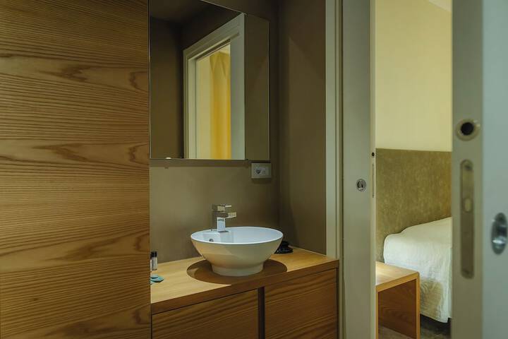 Room 43 of 66