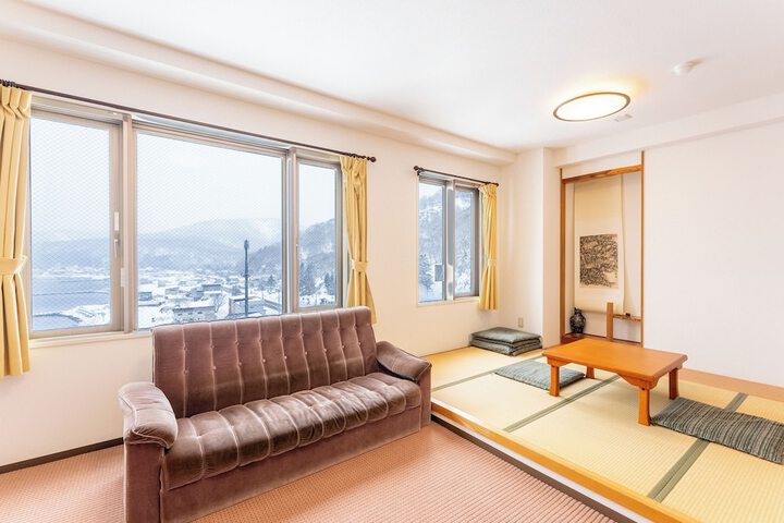 Room 2 of 62
