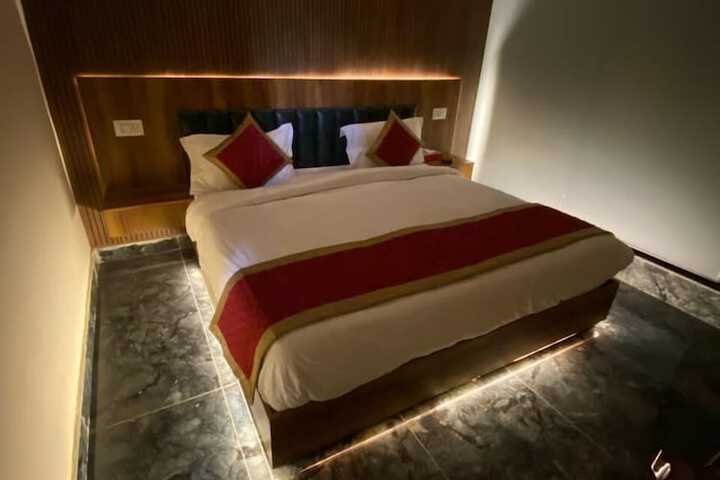Room 5 of 7