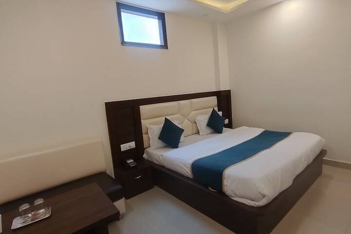 Room 5 of 28