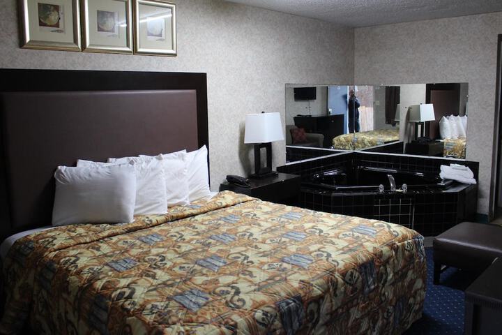 Room 14 of 25
