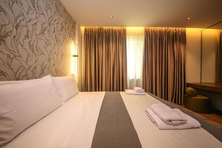 Room 16 of 108