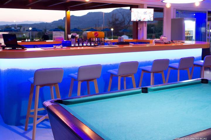 Lounge 97 of 102