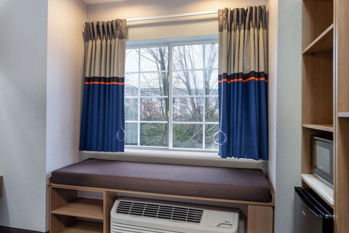 1 Queen Bed Accessible Room (14 of 25)