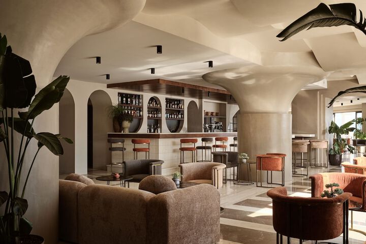 Lounge 188 of 212