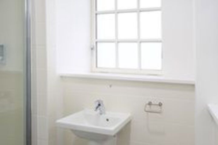 Room 3 of 27