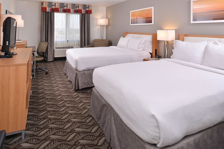 2 Queen Beds (6 of 7)