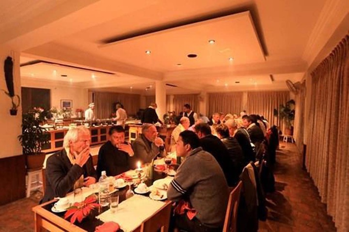 Dining 12 of 27