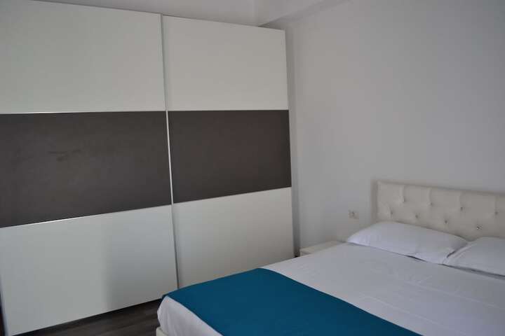 Room 11 of 32