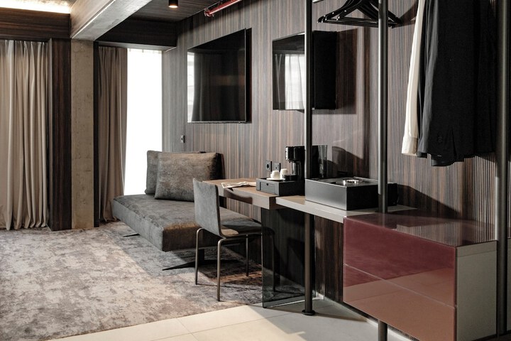 Room 26 of 53