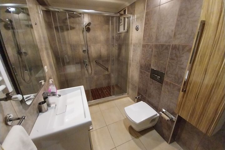 Room 21 of 26