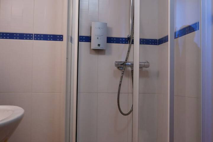Room 42 of 61
