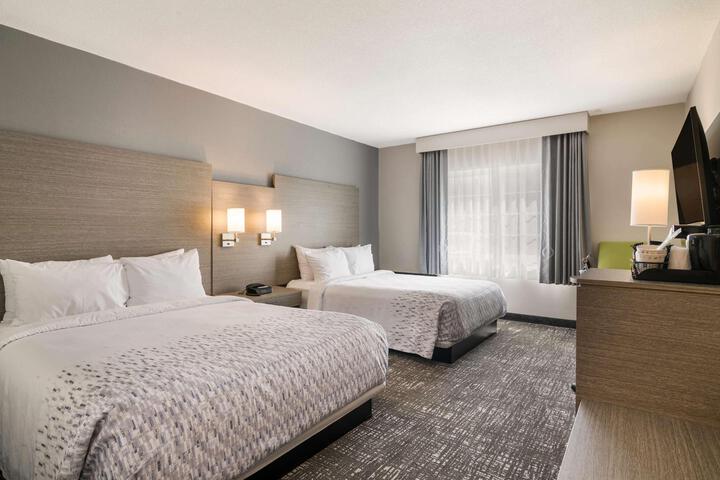 2 Queen Beds Pet Friendly Room Desk Microwave and Refrigerator Full Breakfast (15 of 16)