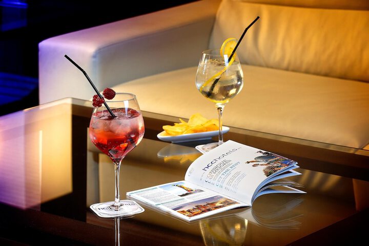 Lounge 61 of 119