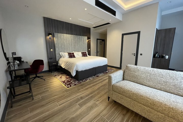 Room 11 of 21