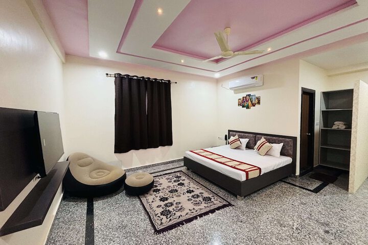 Room 9 of 31