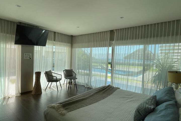 Room 6 of 21