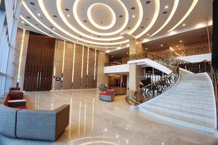 Entrance & Lobby