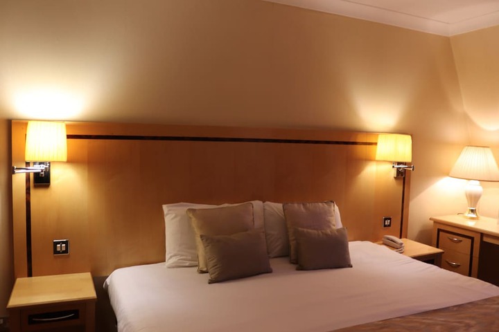 Room 12 of 90