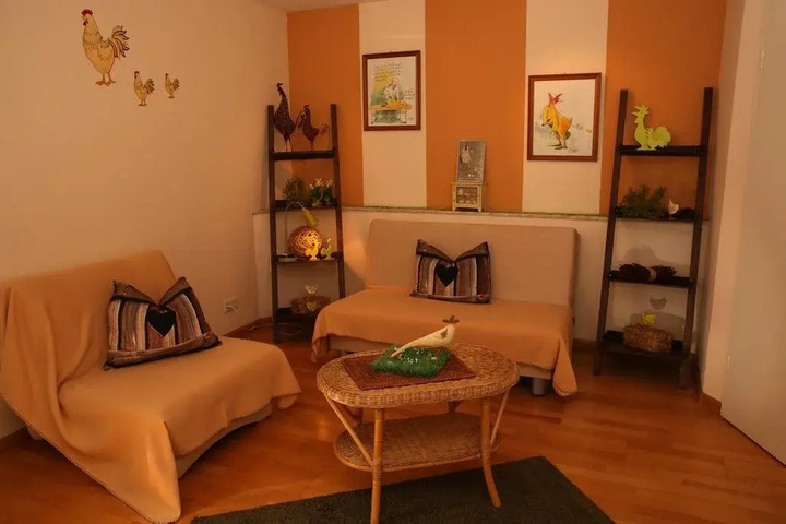 Room 6 of 16
