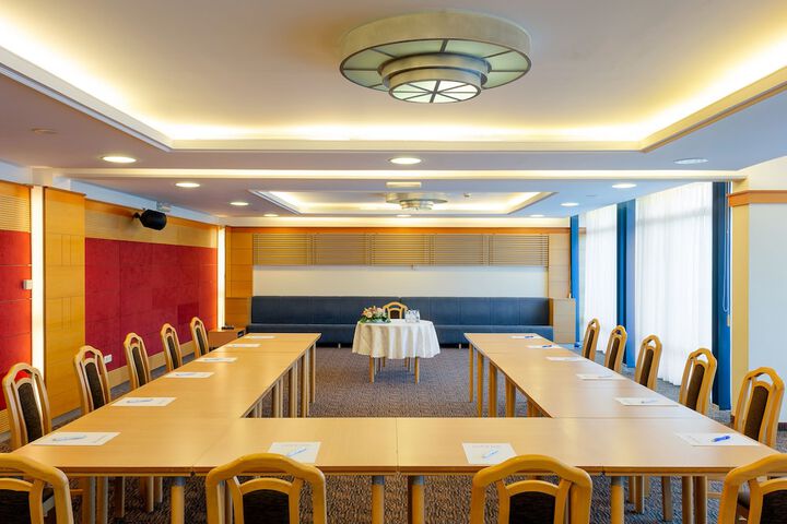 Business Center 92 of 102