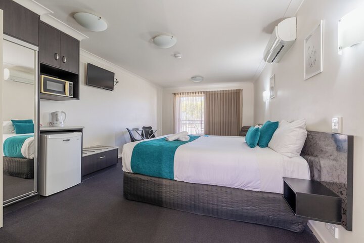 Room 10 of 50