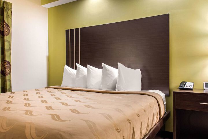 1 King Bed (7 of 16)