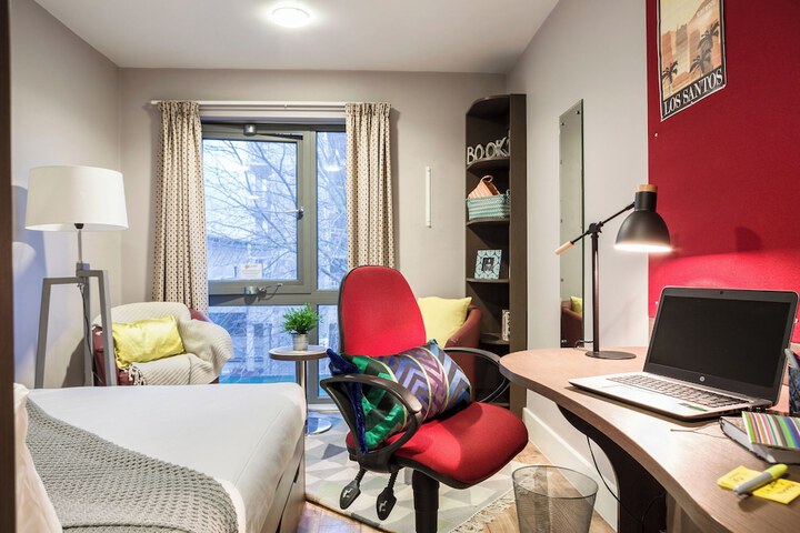Room 6 of 14
