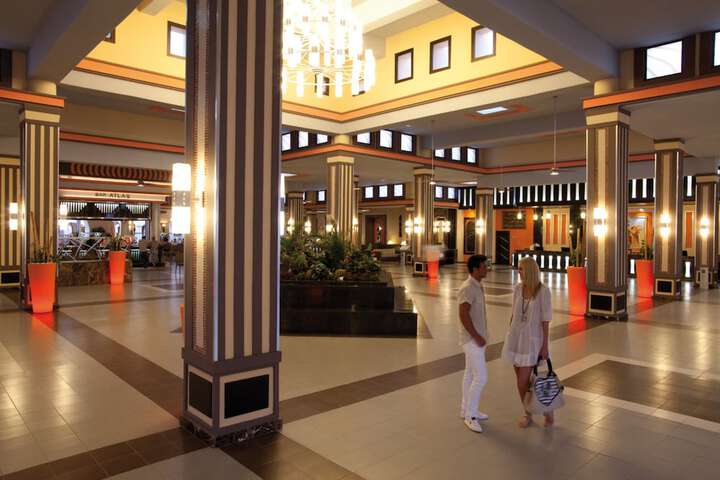 Entrance & Lobby