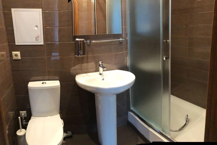 Room 16 of 18
