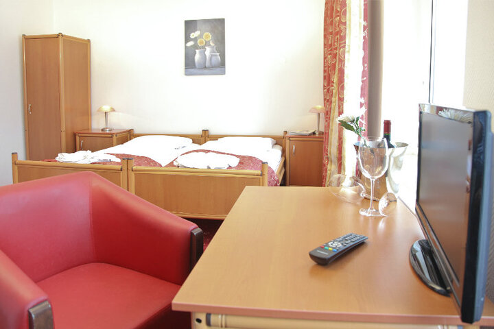 Room 8 of 10