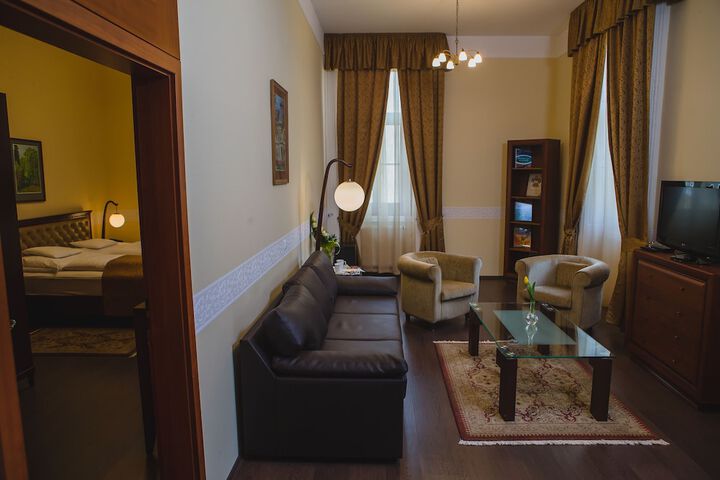 Room 12 of 37