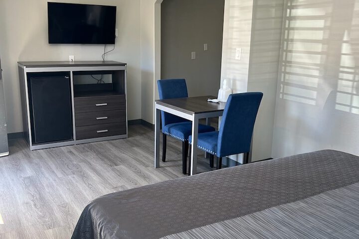Room 6 of 42
